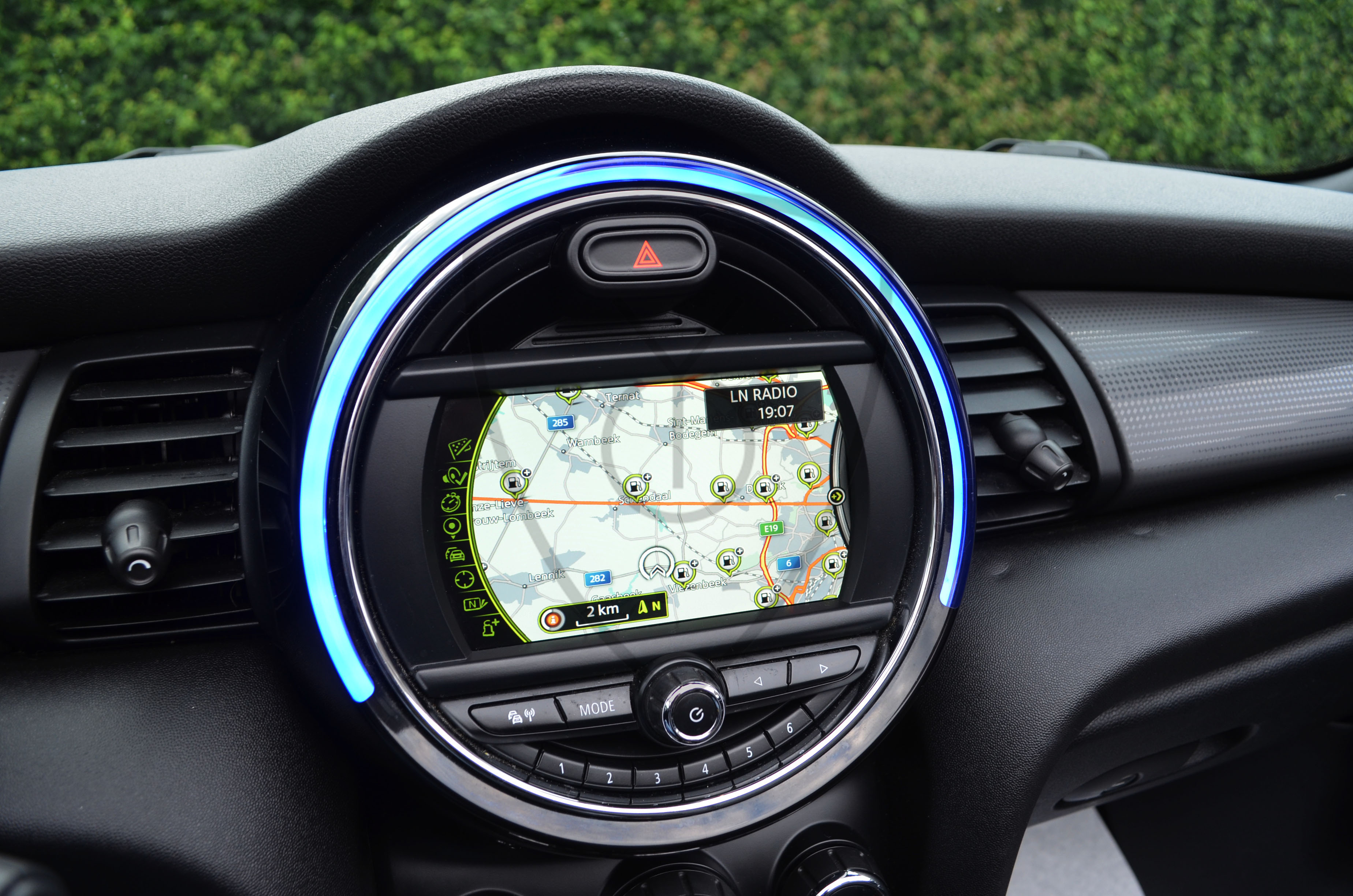 MINI COOPER CABRIO — image 9